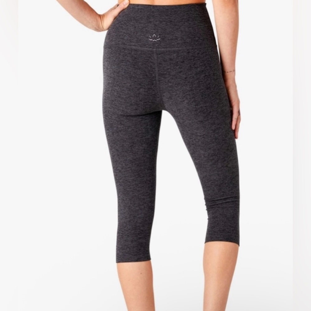 Beyond Yoga Spacedye Pedal Pusher High Waist Gray Leggings Womens Sz S Dark Gray